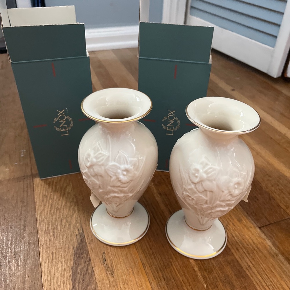 TWO matching Lenox Daffodils Ivory China Vases Gold Trim 1996 USA